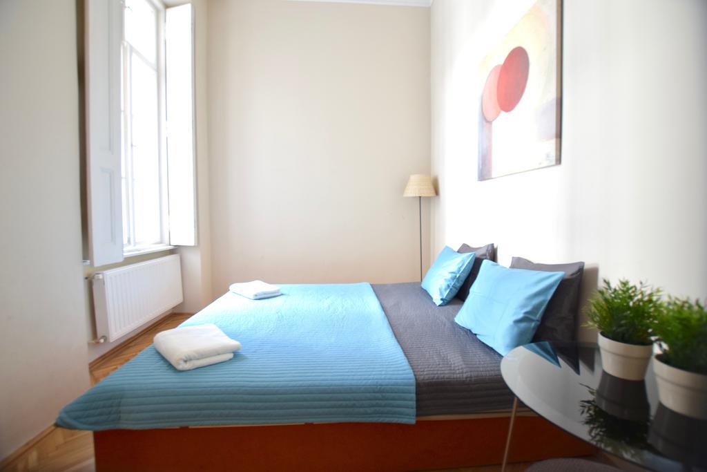 Standard Apartment By Hi5 - Muzeum 5 Budapest Bagian luar foto