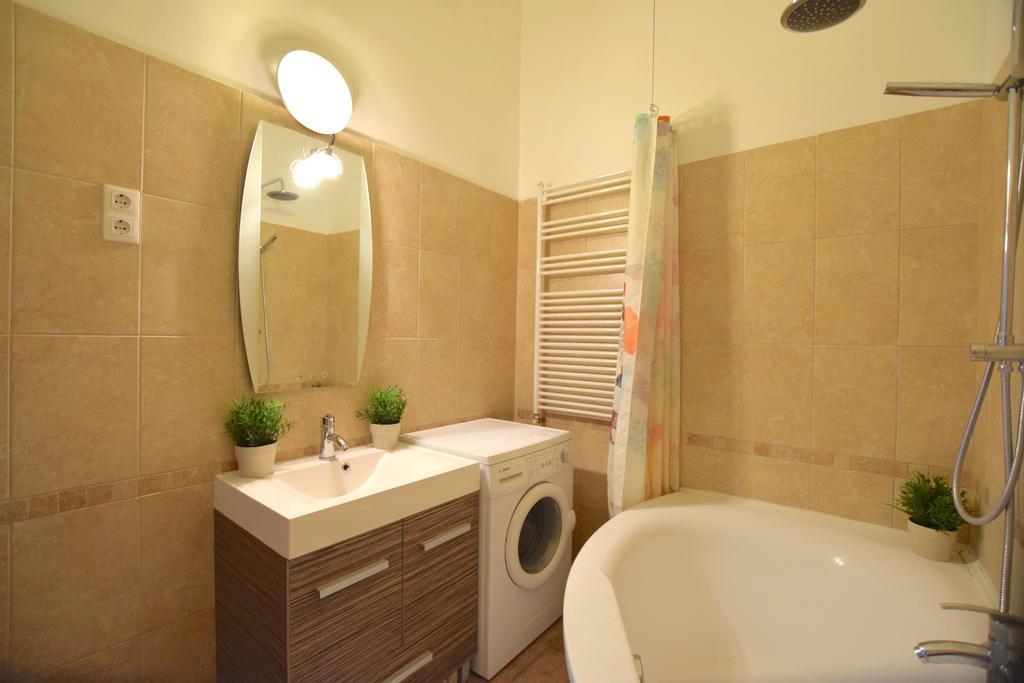 Standard Apartment By Hi5 - Muzeum 5 Budapest Bagian luar foto