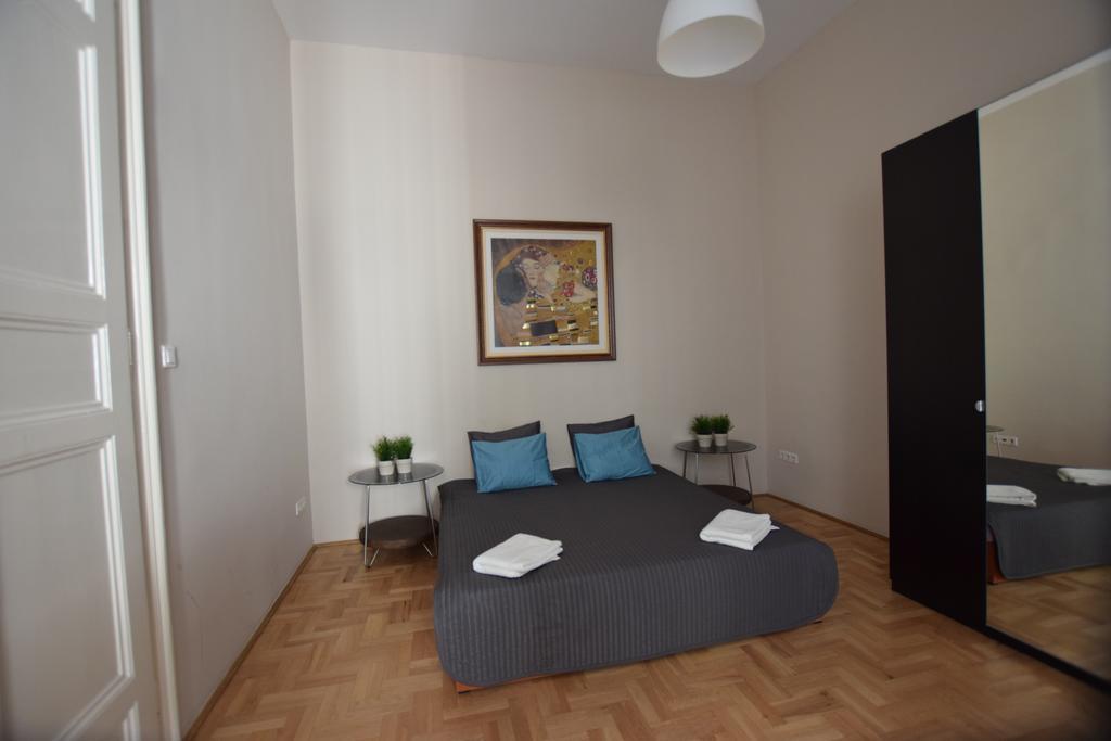 Standard Apartment By Hi5 - Muzeum 5 Budapest Bagian luar foto