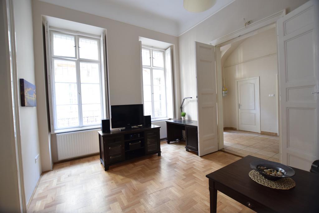 Standard Apartment By Hi5 - Muzeum 5 Budapest Bagian luar foto